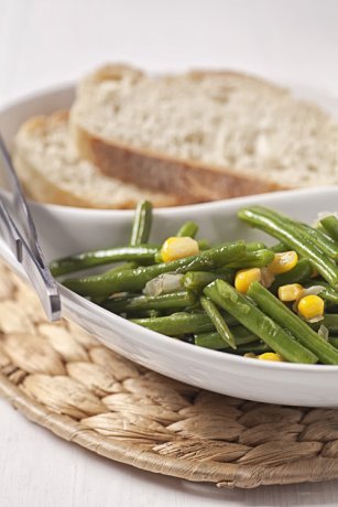 Ensalada de Ejotes con Elote acompañada con pan