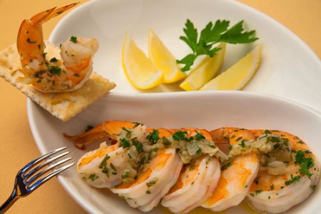 Garlic Shrimps with a cracker